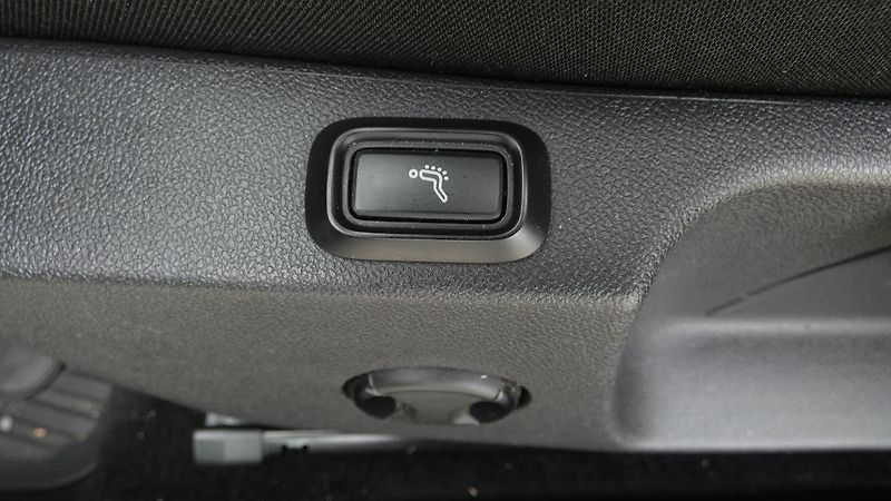 Škoda Octavia Combi 2,0 TDI Style 4x4 DSG 11 - fotka 22 z 25