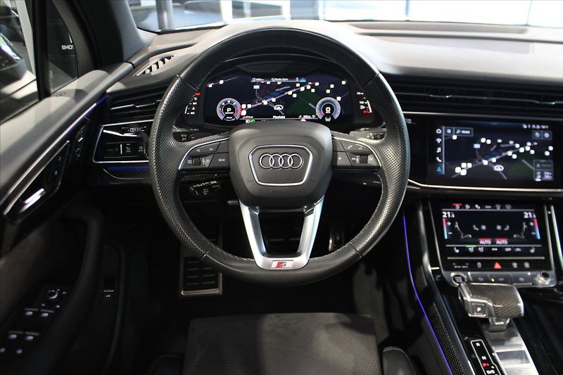 Audi Q7 50 TDi quattro Competition Plu - fotka 16 z 39