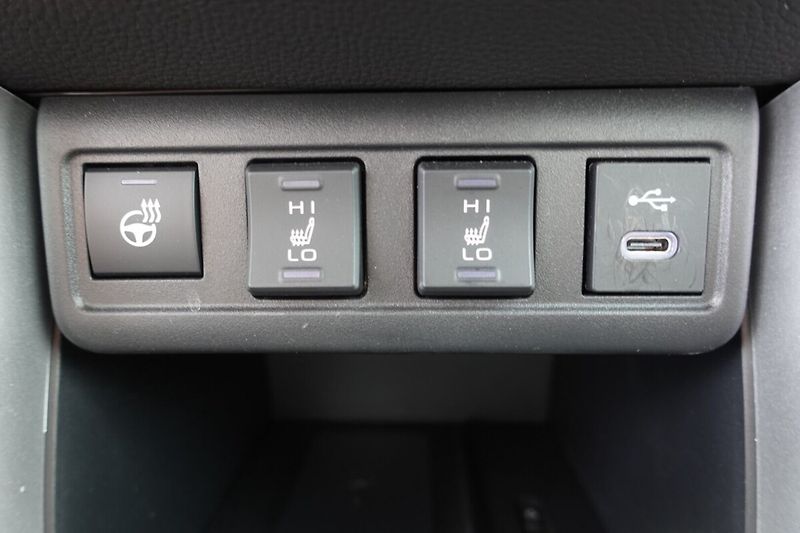 Toyota Corolla Cross 1,8 HEV Comfort Business - fotka 22 z 33