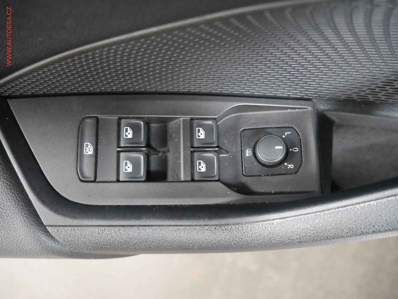 Škoda Octavia (2021) 1.5TSi, ČR, Ambition, LED - fotka 20 z 21