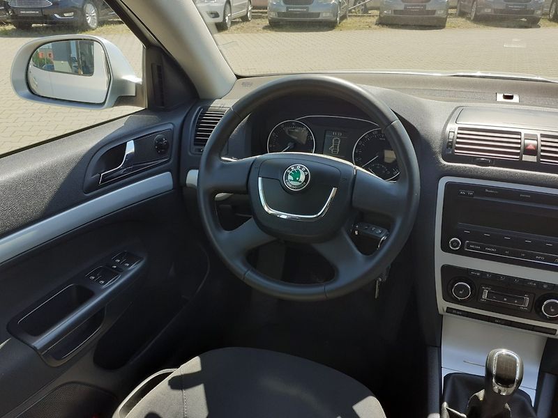Škoda Octavia (2011) 1.4 TSi AMBIENTE - fotka 8 z 35