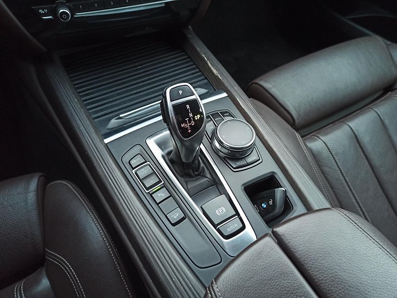 BMW X5 xDRIVE 30d 190kW ČR - fotka 23 z 31