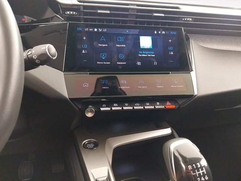 Peugeot 308 (2024) Allure 1.2 PureTech - fotka 12 z 23