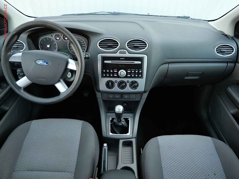 Ford Focus (2006) 1.6i, AC, park.čidla - fotka 8 z 16