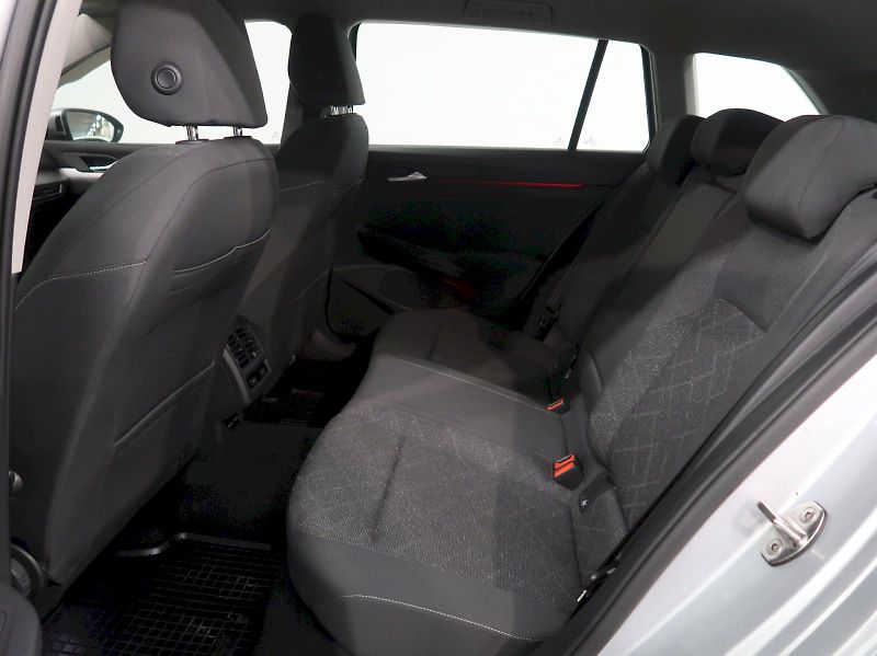 Volkswagen Golf (2021) LIFE 2.0TDI 85KW - fotka 15 z 38