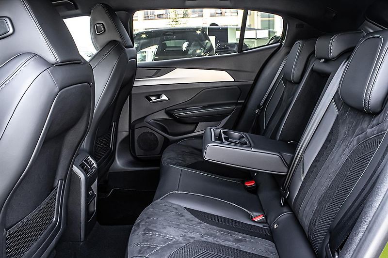 Peugeot 408 (2026) 1,6 GT Plug-in HYBRID 240 e-DC - fotka 22 z 22