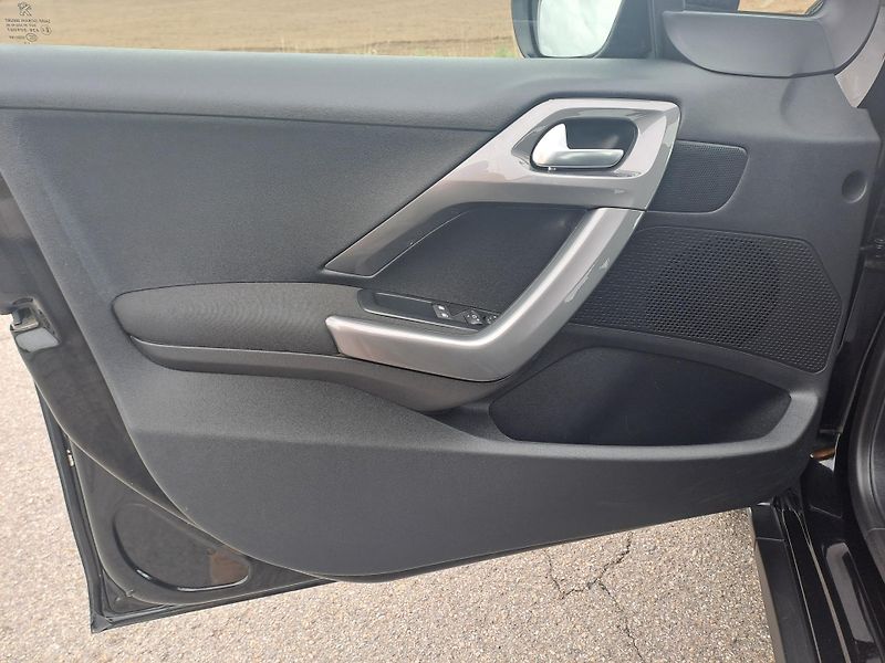 Peugeot 2008 (2017) 1.2  1. MAJITEL ČR PĚKNÝ STAV - fotka 12 z 31