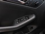 Volkswagen Jetta (2011) 1.6 TDI, Park. senzory - náhled 14