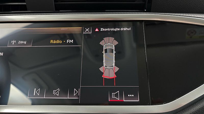 Audi Q3 2.0 35TDI S Tronic - fotka 12 z 24