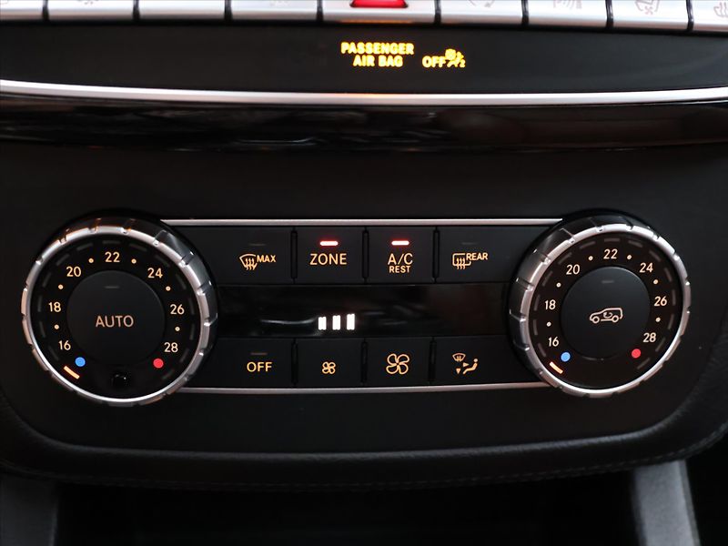 Mercedes-Benz GLS 3,0 350d 190kW AMG 4M CZ DPH - fotka 31 z 42