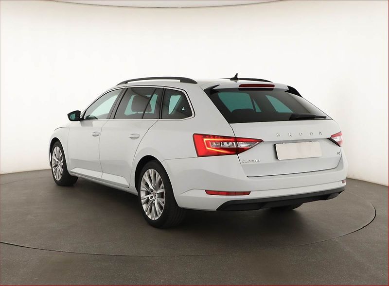 Škoda Superb (2020) iV 1.4 TSI PHEV - fotka 4 z 20