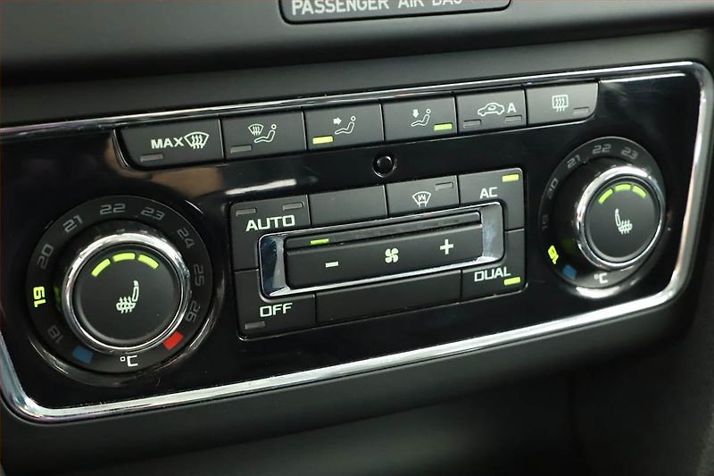 Škoda Superb (2011) Elegance 3.6 FSI V6, 4X4 - fotka 11 z 19