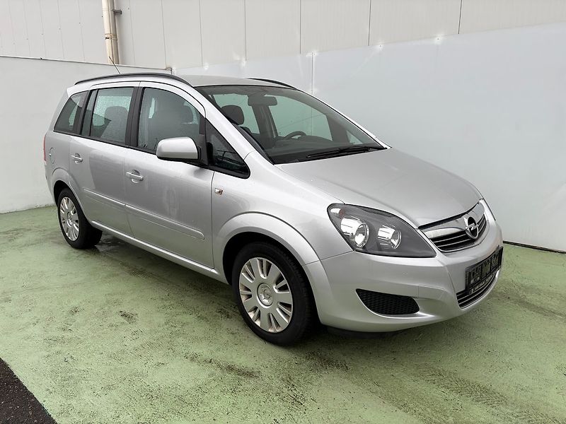 Opel Zafira 1.6, 110kW, 7Míst, CNG+BENZÍN - fotka 1 z 25