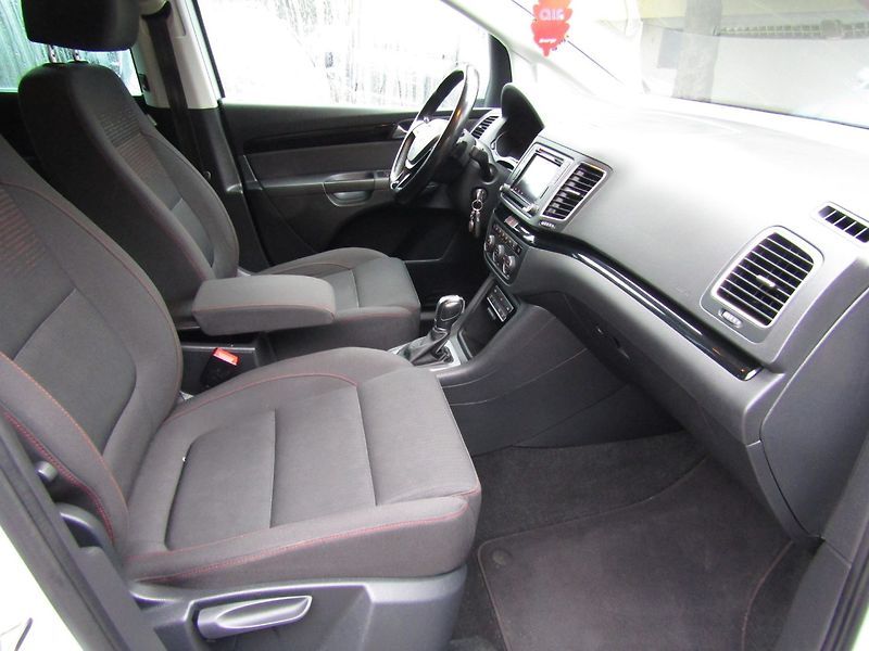 Volkswagen Sharan (2017) 2. 0 TDI 135kW DSG  ACC - fotka 26 z 40