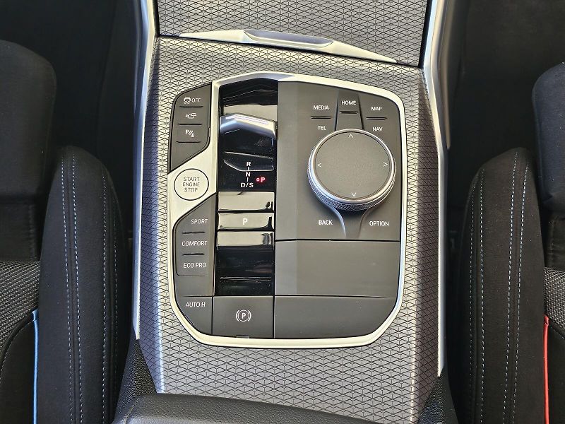 BMW Řada 3 320d xDrive M paket - fotka 23 z 34