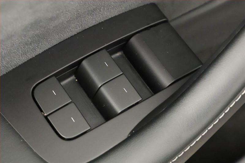Tesla Model Y (2023) Long Range AWD 79kWh, SoH 91% - fotka 23 z 27