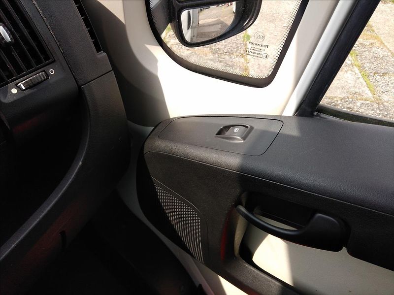 Peugeot Boxer 3,0   3,0 HDi*8 Palet*Spaní*WE - fotka 29 z 37
