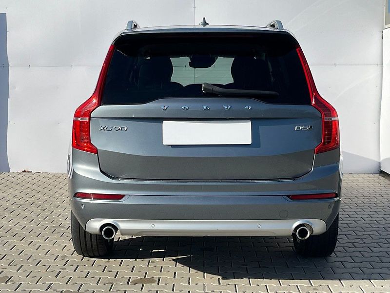Volvo XC90 Momentum D5 AWD 173kW - fotka 6 z 32