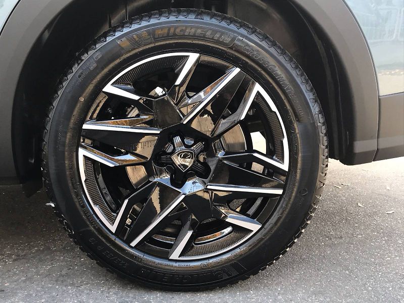 Peugeot 5008 (2025) ALLURE Hybrid e-DCS6 1,2 - fotka 7 z 12