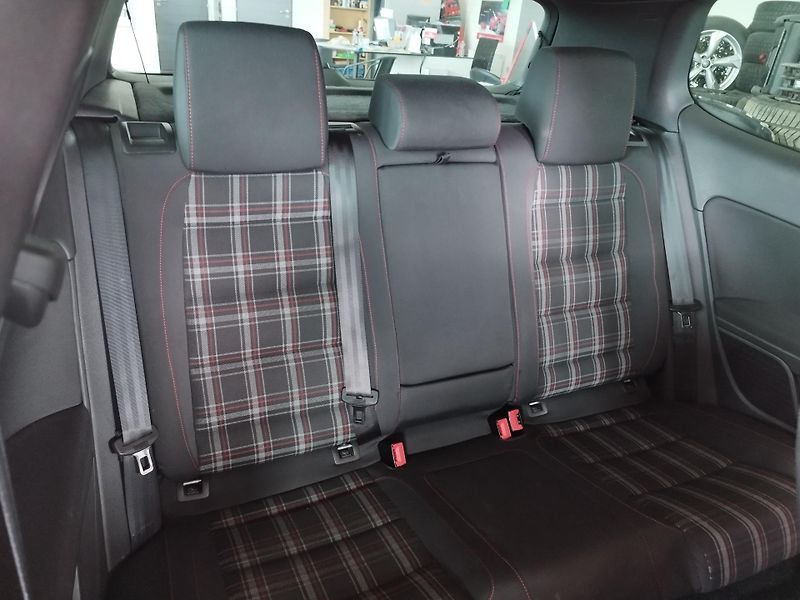 Volkswagen Golf (2010) GTI,2,0TSI,155KW,AUT.KL.18ALU - fotka 13 z 28