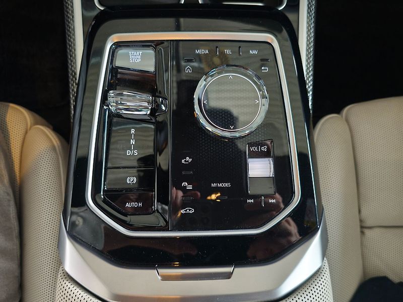 BMW Řada 7 (2023) M Sport Pro*Bowers & Wilkins D - fotka 18 z 22