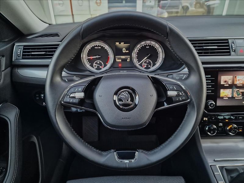 Škoda Superb 2.0TDI 110kW Style Combi,1Maj - fotka 21 z 49