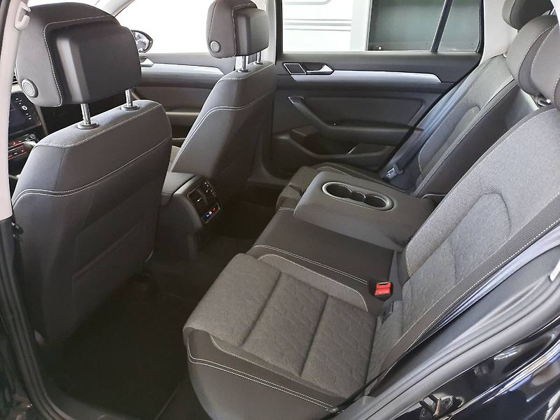 Volkswagen Passat Variant (2023) 2.0 TDI (110kW/150k) DSG, Busi - fotka 8 z 26