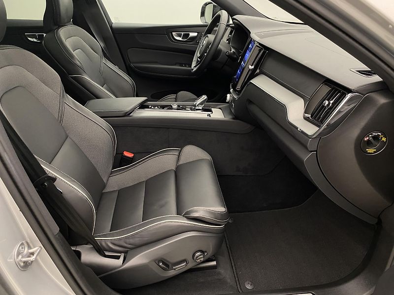 Volvo XC60 T6 AWD PLUG-IN ULTIMATE DARK  - fotka 24 z 52