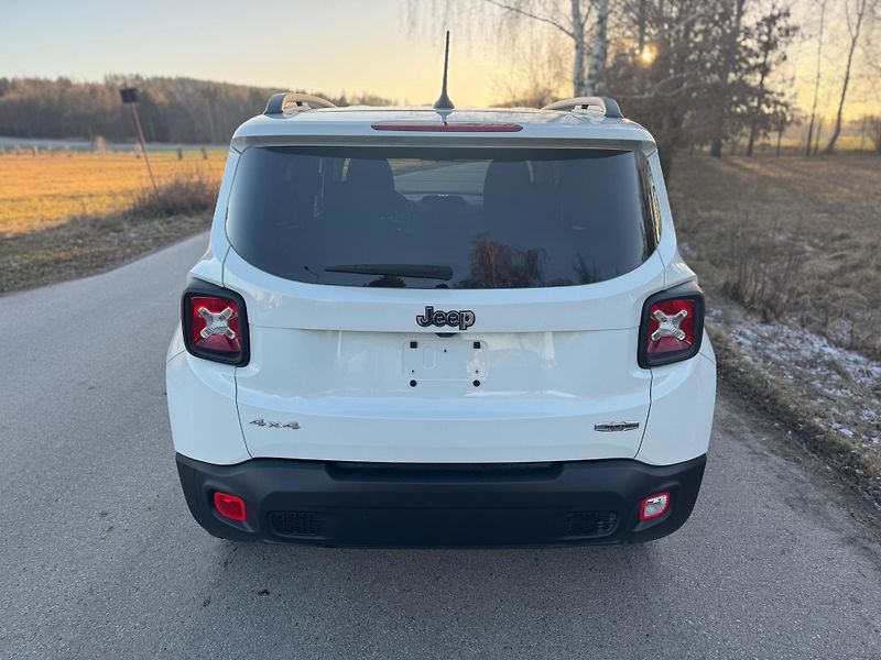 Jeep Renegade (2015) 2.4 AUTOMAT 4x4,SERVISNÍ KNIHA - fotka 8 z 30