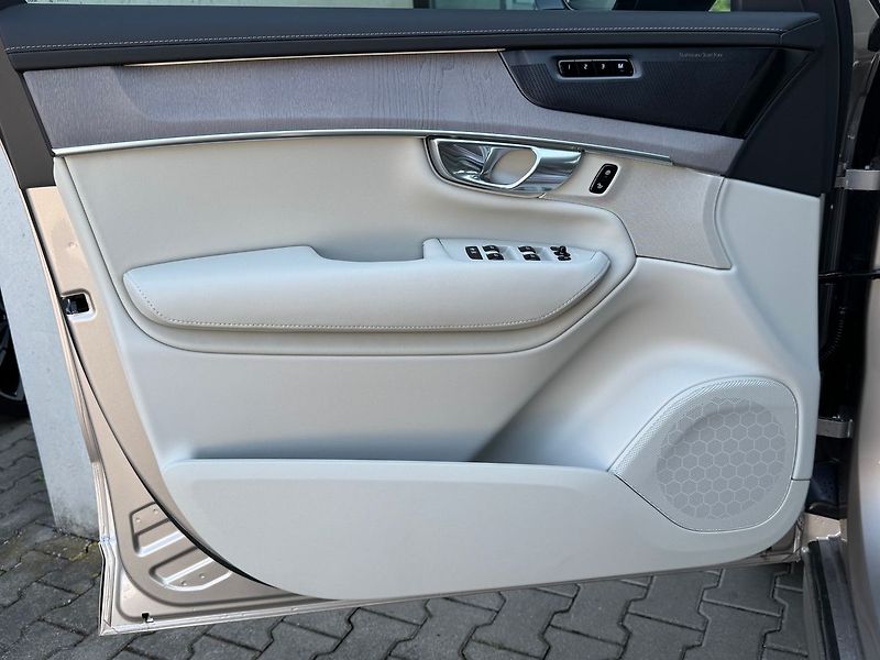 Volvo XC90 (2026) PLUS B5, kamery 360°, ventilac - fotka 7 z 23