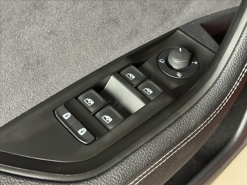 Škoda Superb 2,0 TDi  Sportline LED Virtual - fotka 20 z 48