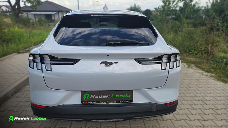 Ford Mustang Mach-E (2021) xtended Range 99 kWh - fotka 6 z 11