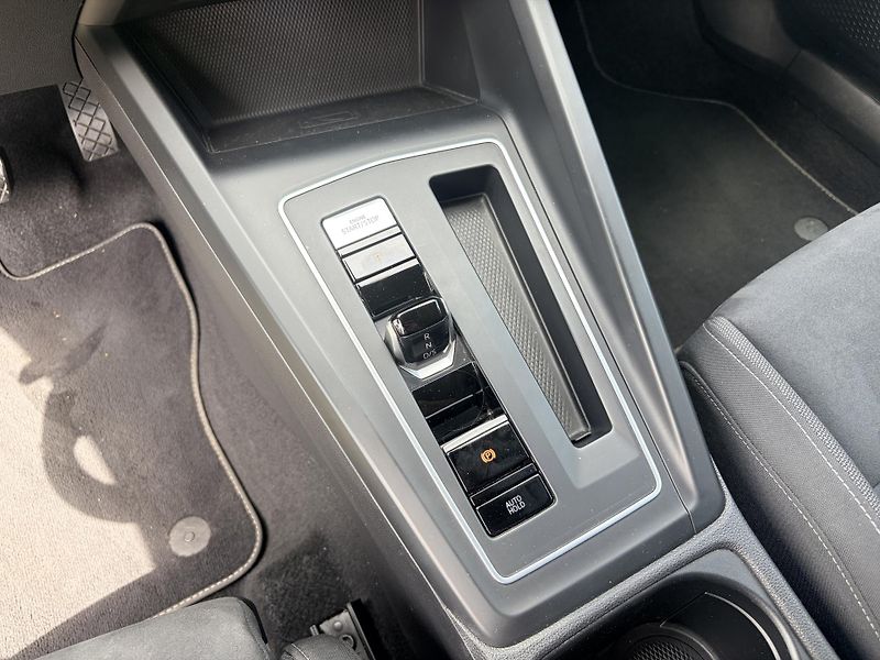 Volkswagen Golf 1.4TSI HYBRID VIRTUAL LED - fotka 22 z 50