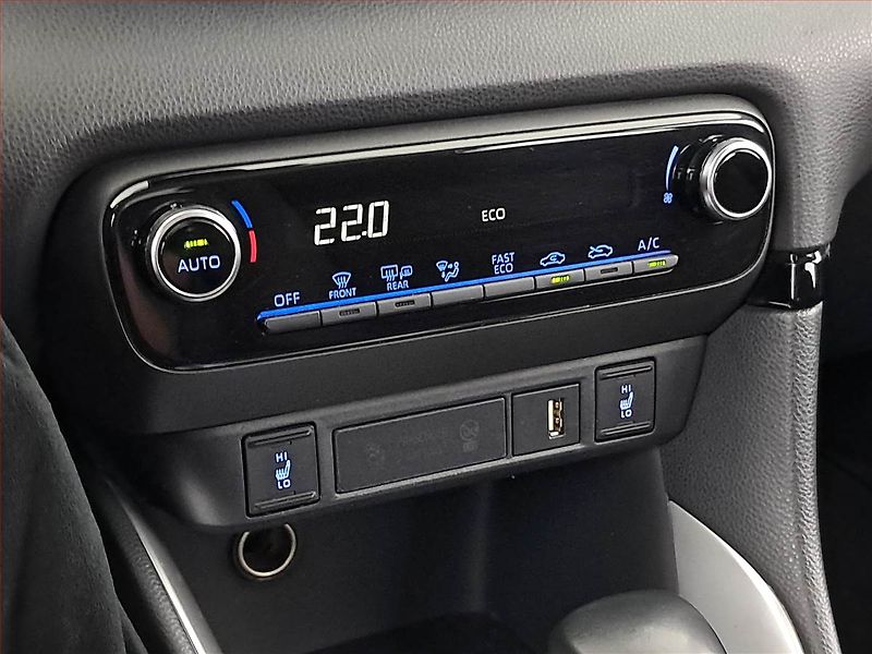 Toyota Yaris (2021) 1.5 VVT-i Hybrid, Automat - fotka 16 z 20