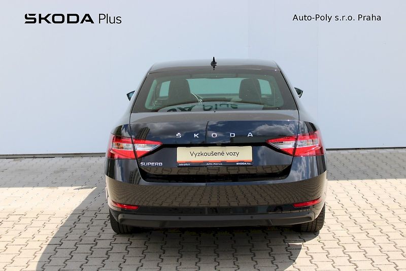 Škoda Superb (2023) 2.0 TDI 110 kW Style - fotka 9 z 25