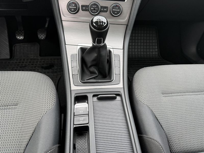Volkswagen Golf 1.2TSi 77kW ČR - fotka 13 z 17
