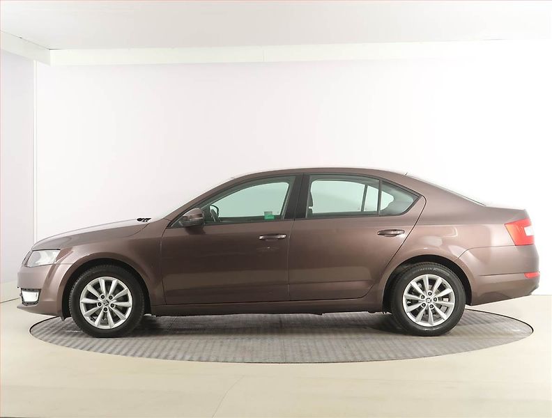 Škoda Octavia (2015) 1.6 TDI, Tempomat - fotka 3 z 18