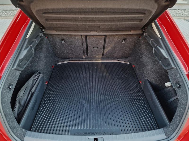 Škoda Octavia 2.0 TDI DSG,původ ČR,1.Maj - fotka 16 z 50
