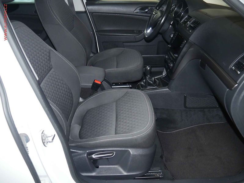 Škoda Yeti (2017) 1.4 TSi, Drive, navi, +kola - fotka 12 z 22