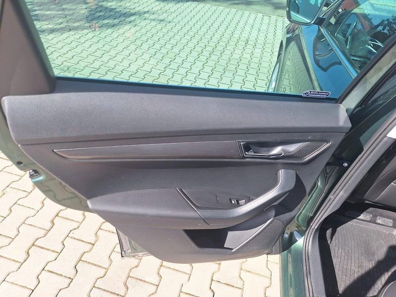 Škoda Karoq (2020) 1.5 TSI / 110 kW / 7DSG / STYL - fotka 32 z 35