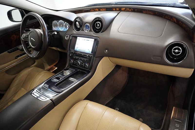 Jaguar XJ XJ  3,0D - fotka 32 z 33