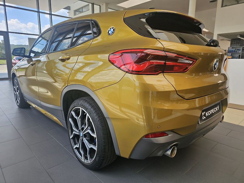 BMW X2 xDrive20i - fotka 4 z 24
