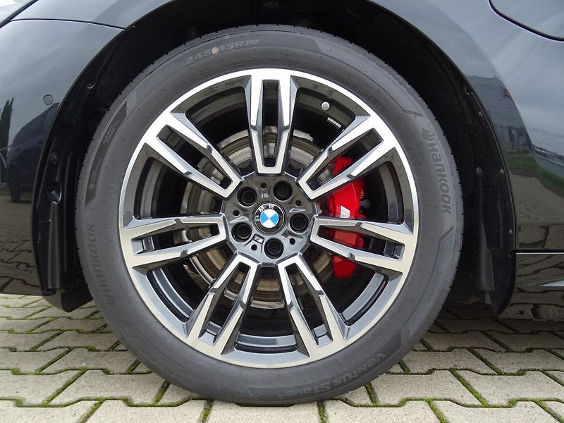 BMW Řada 5 530e xDrive Touring - fotka 6 z 6