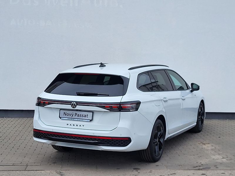 Volkswagen Passat (2026) R-Line 2,0 TDI 110KW-nové - fotka 2 z 29