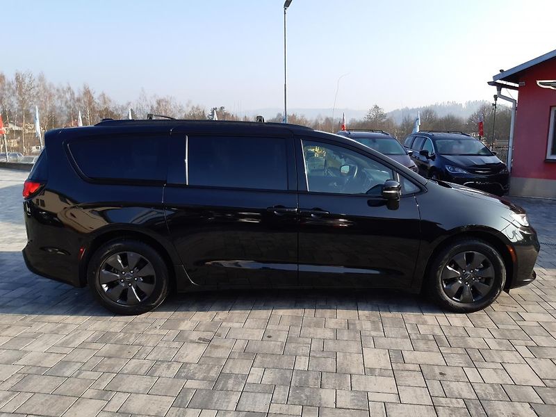 Chrysler Pacifica (2019) 3,6L V6 Hybrid,Plus, DVD,tažné - fotka 8 z 38