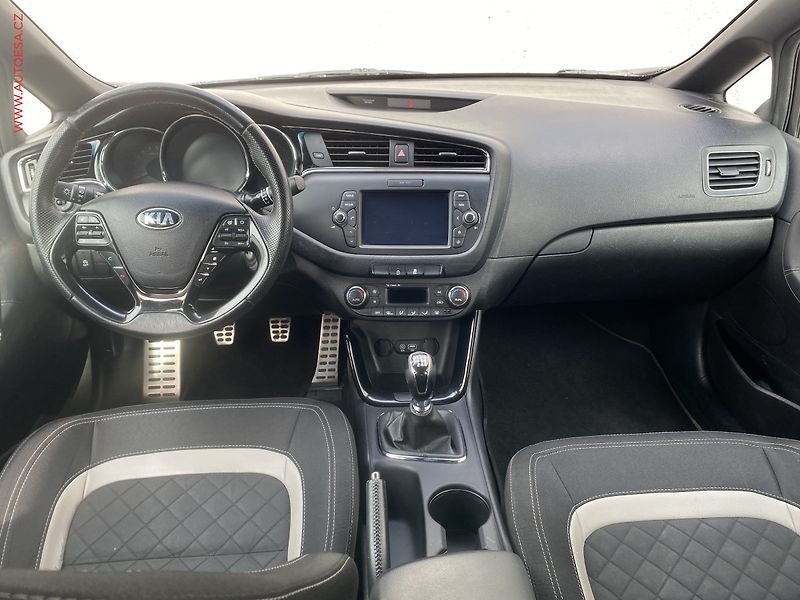 Kia Ceed (2016) 1.6 CRDi, GT Line - fotka 8 z 16