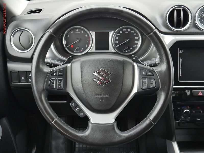 Suzuki Vitara (2016) 1.6 DDiS 4x4, ČR, AT, navi - fotka 11 z 26