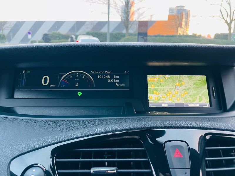 Renault Grand Scénic 1.6dCi MANUÁL KAMERA SERVISKA - fotka 31 z 44