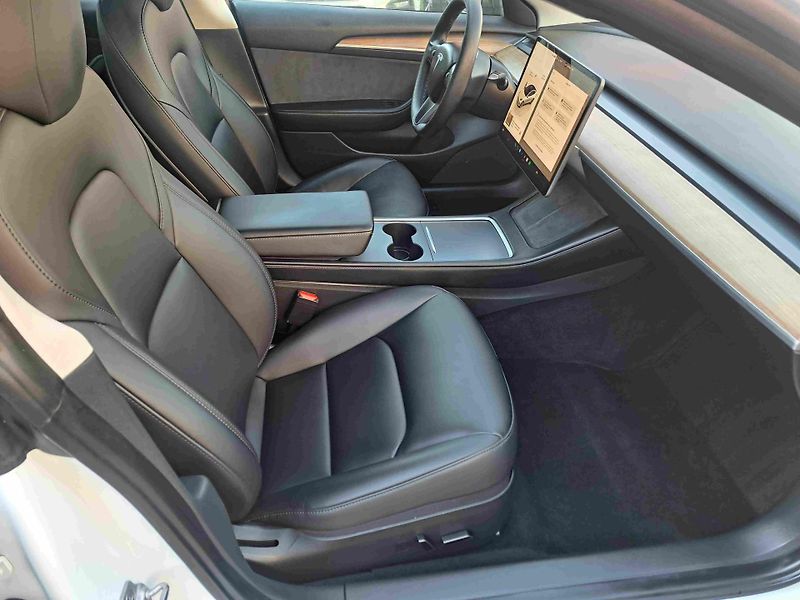 Tesla Model 3 AWD Long Range  19ALU  SOH-91% - fotka 8 z 16