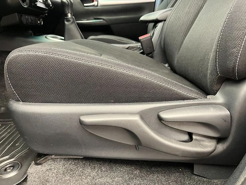 Toyota Hilux Double Cab - 2.8L Diesel - 6 M - fotka 10 z 26